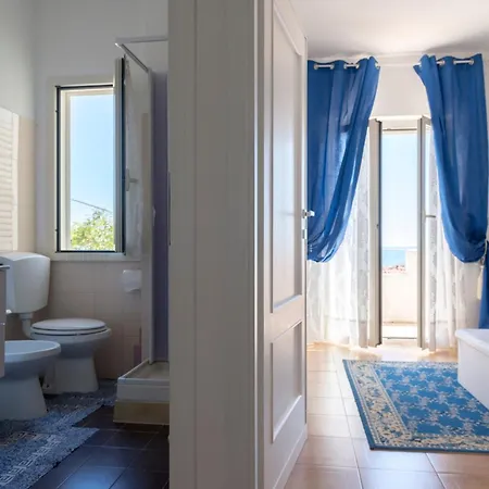 Casa Fronte Mare Al Cavalluccio アパート ロッカ・サン・ジョヴァンニ